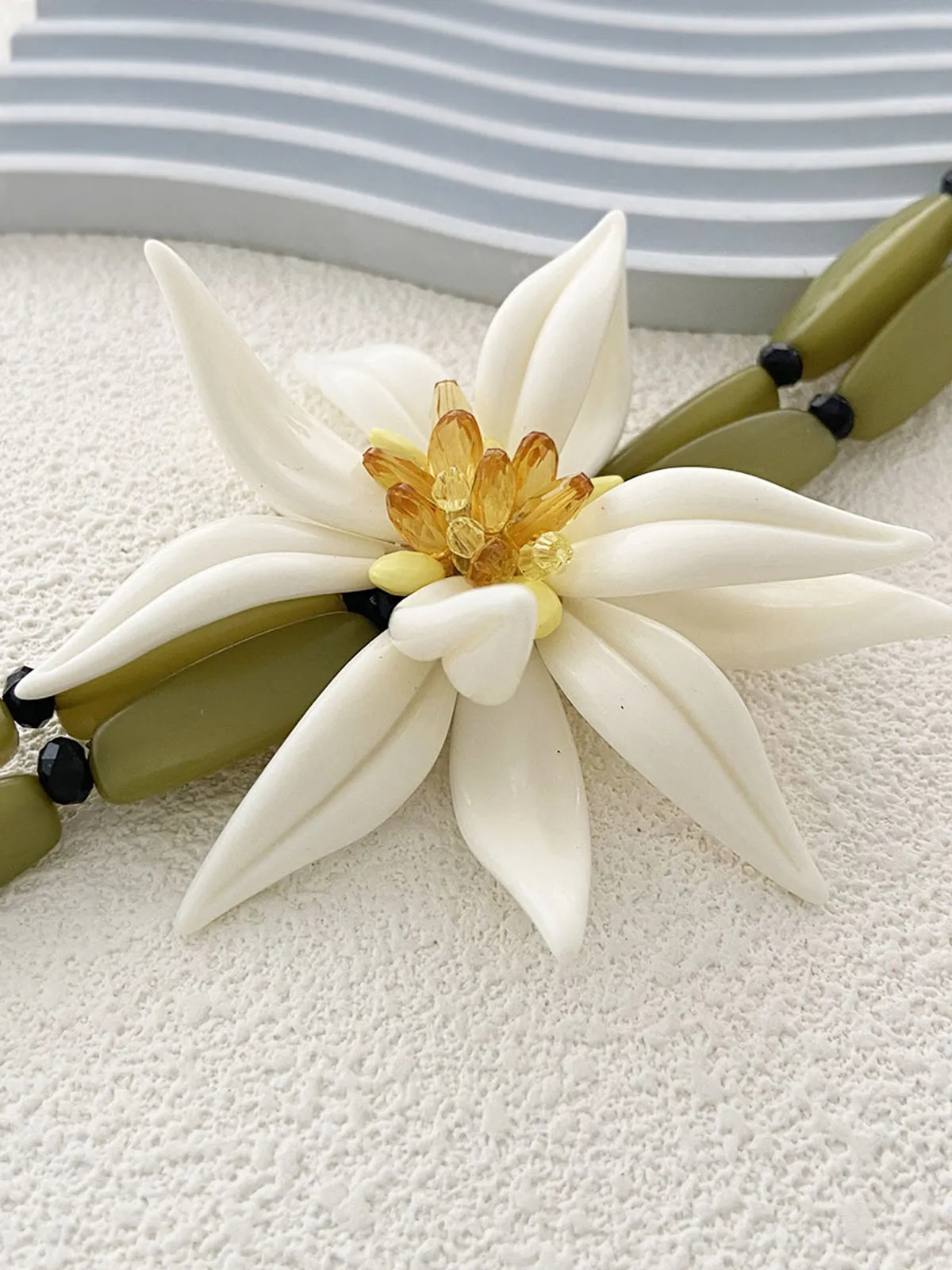 Floral Detail Beaded Bracelet sold by COMMENSE product image thumbnail 2