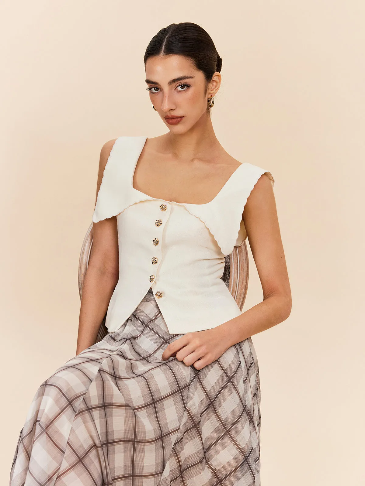 Cotton & Linen Scalloped Collar Buttoned Top sold by COMMENSE product image thumbnail 5