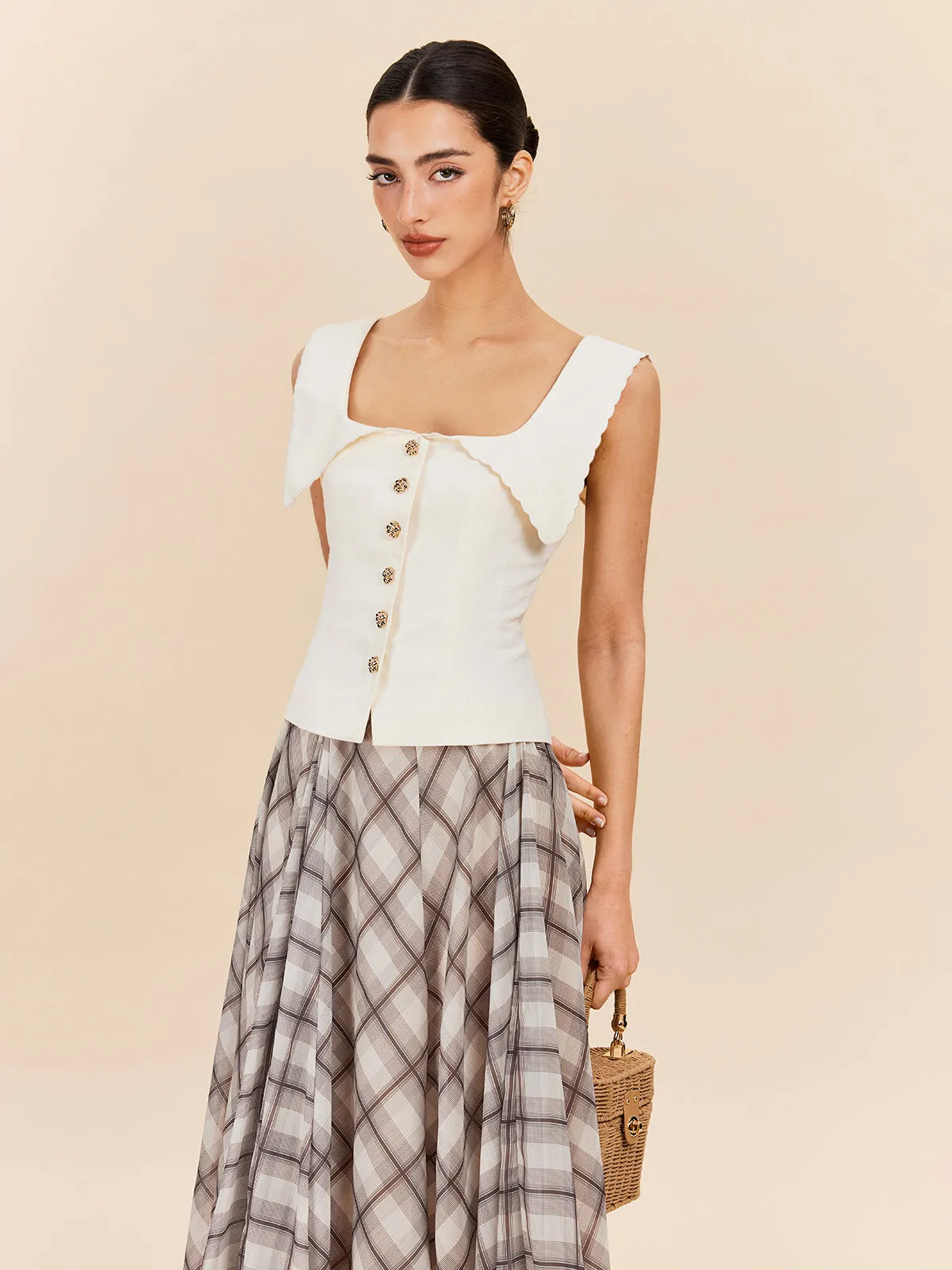 Cotton & Linen Scalloped Collar Buttoned Top sold by COMMENSE product image thumbnail 4