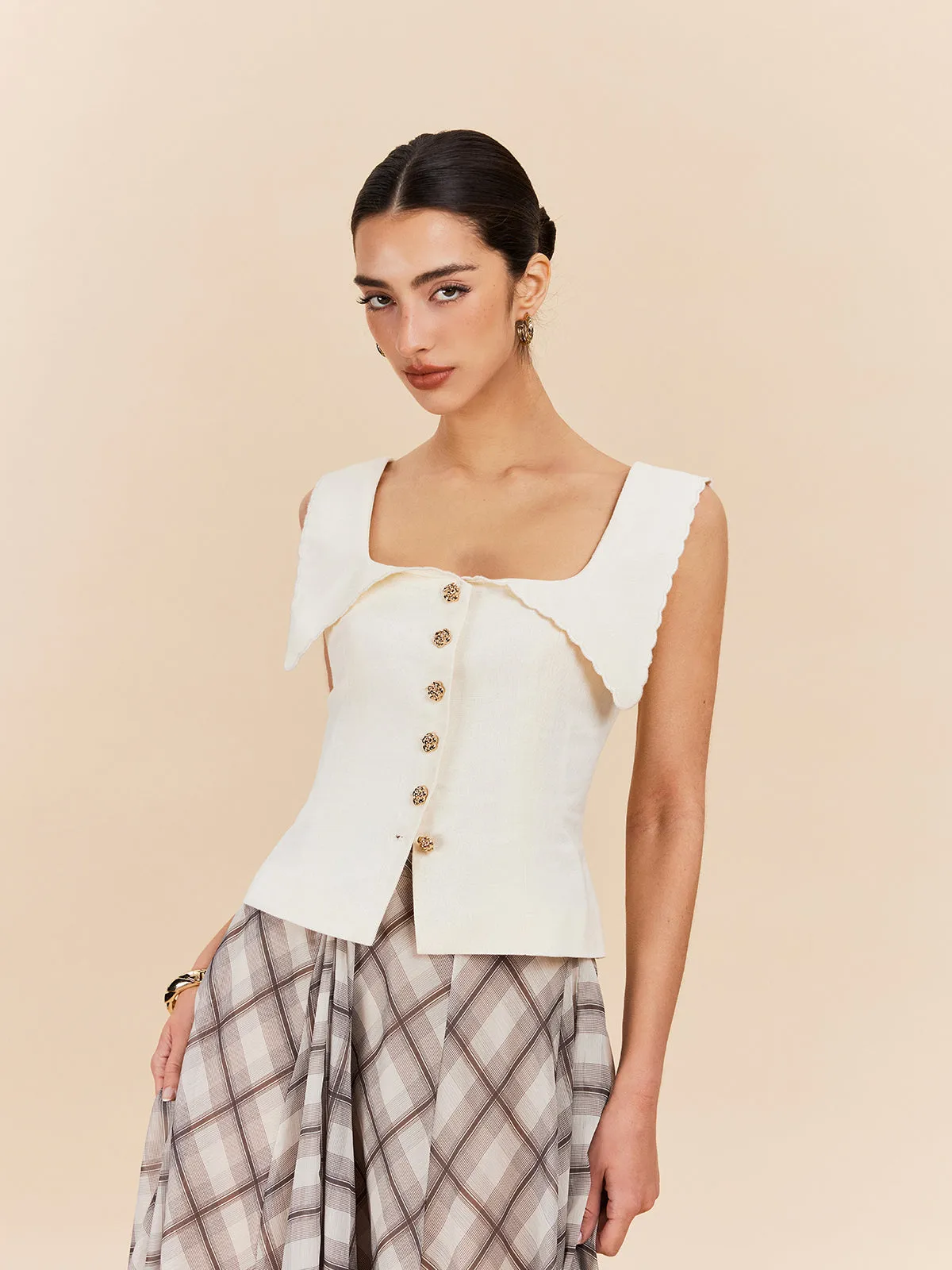 Cotton & Linen Scalloped Collar Buttoned Top sold by COMMENSE product image thumbnail 2