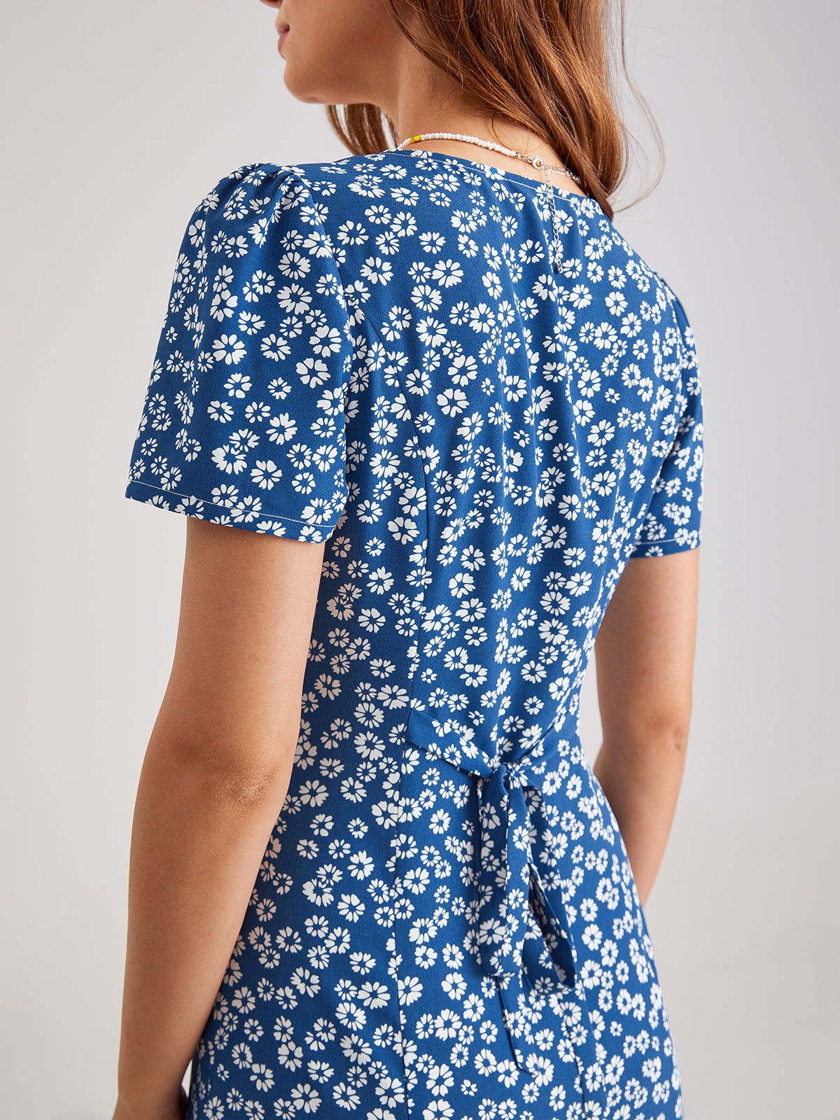 Sweetheart V-Neck Daisy Midi Dress sold by COMMENSE product image thumbnail 3