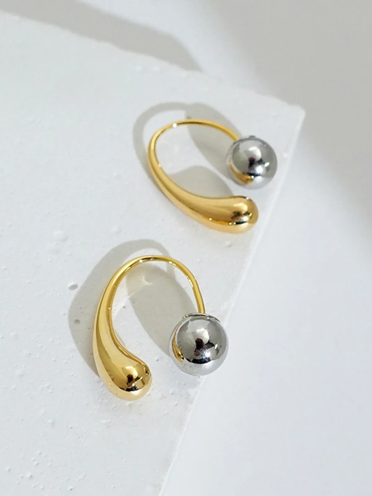 Two-Tone Abstract Curve Ball Earrings sold by COMMENSE product image thumbnail 3