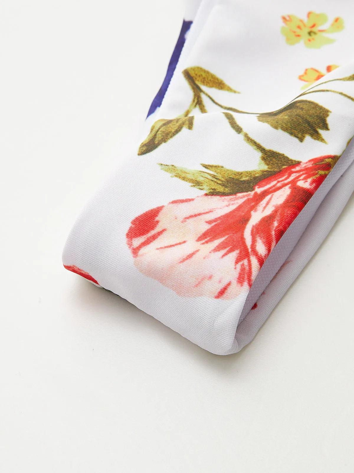 Floral Print Tie-String Bikini Set sold by COMMENSE product image thumbnail 3