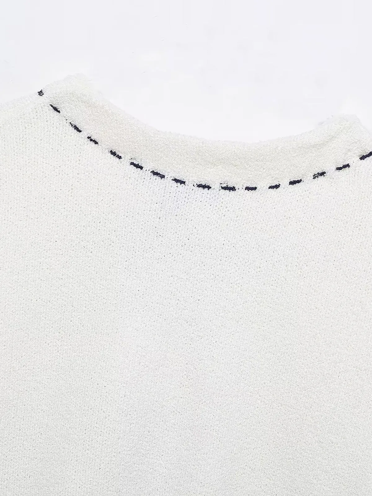 Short-Sleeved Cropped Cardigan with Contrast Stitching sold by COMMENSE product image thumbnail 3