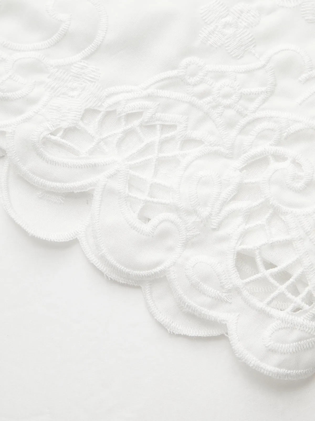 Lace Trim Mid-Waist Shorts sold by COMMENSE product image thumbnail 3