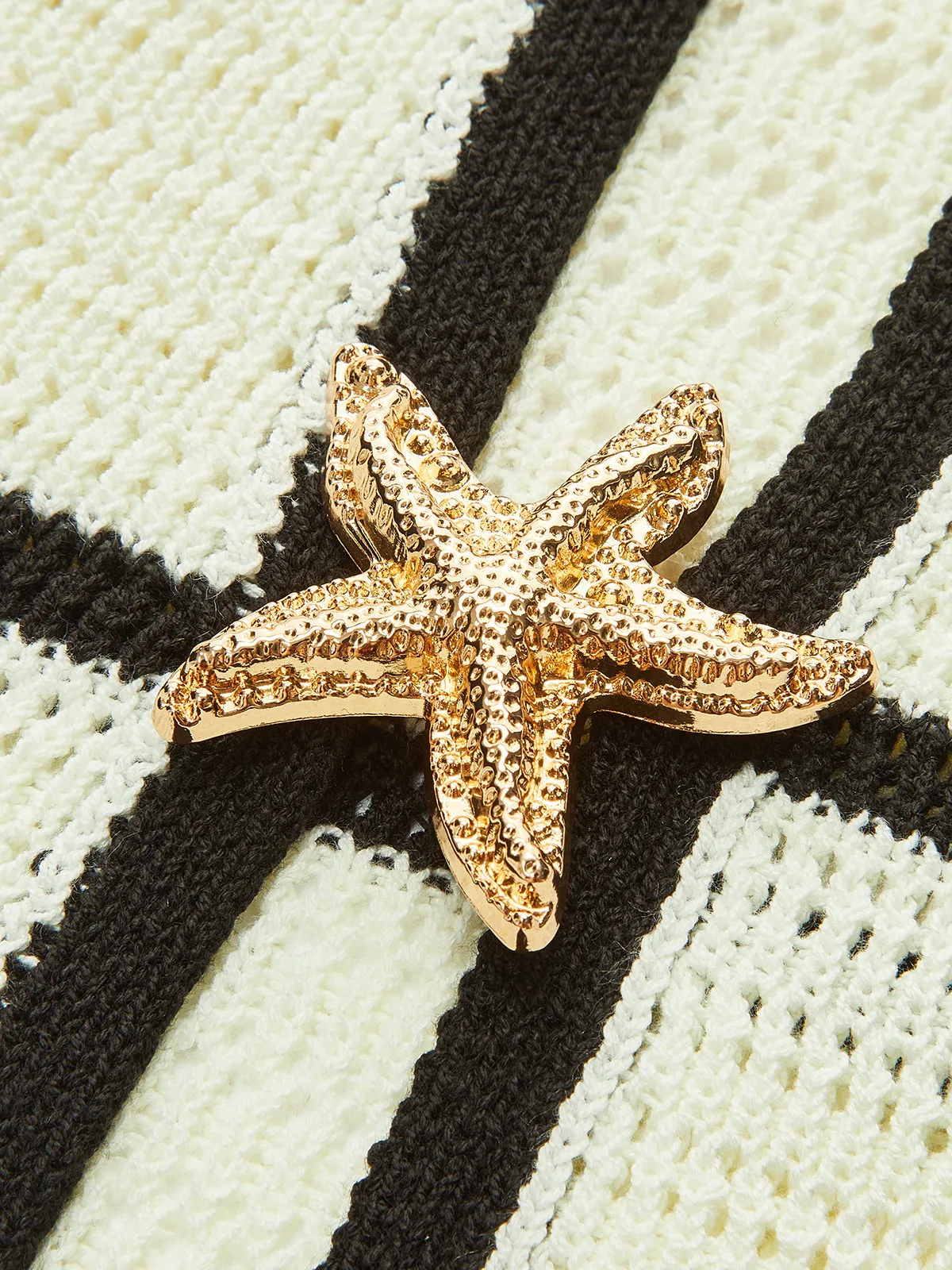 Contrast Trim Starfish Button Knitted Top sold by COMMENSE product image thumbnail 2
