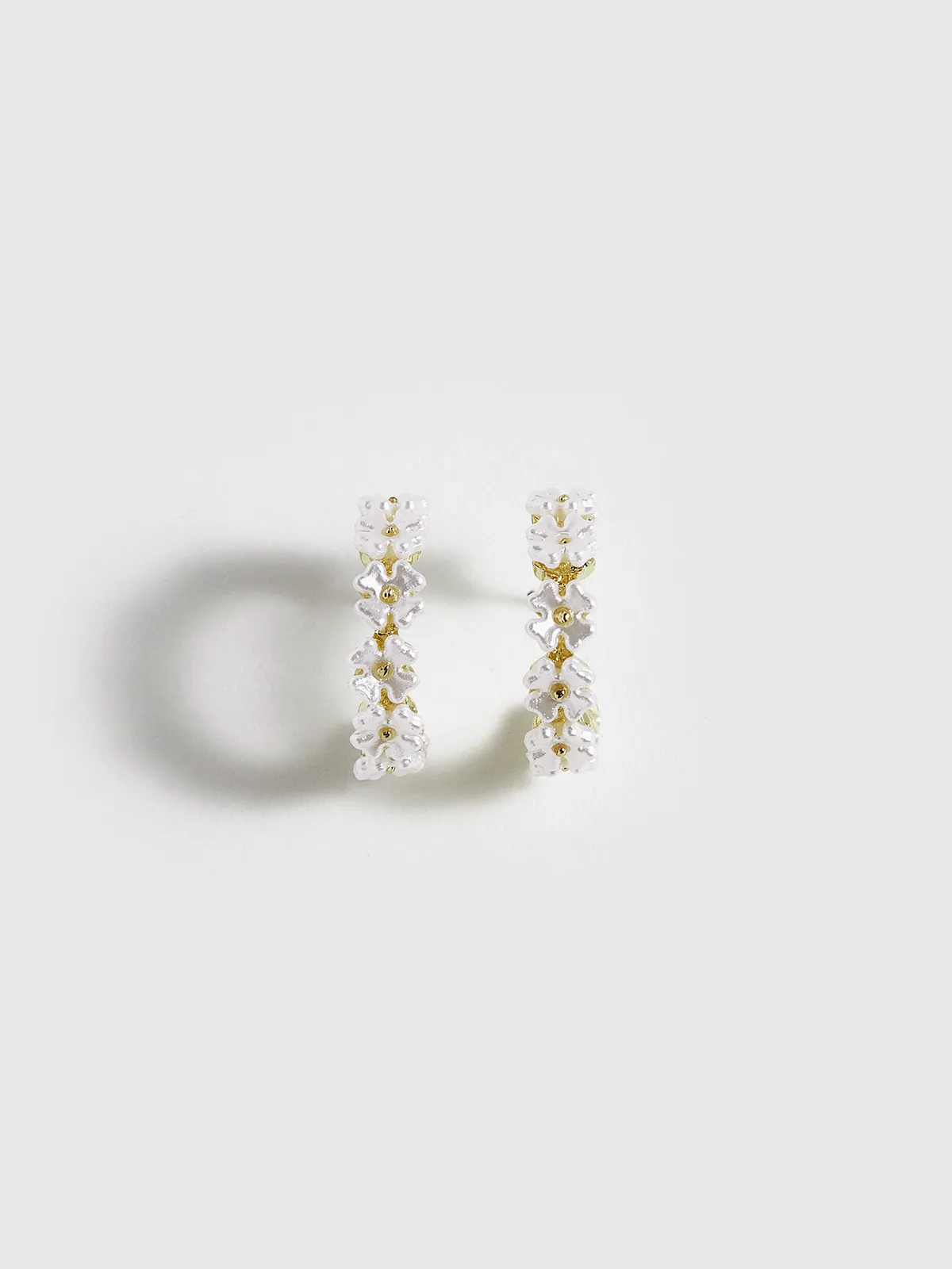 Shell Flower Hoop Earrings sold by COMMENSE product image thumbnail 4