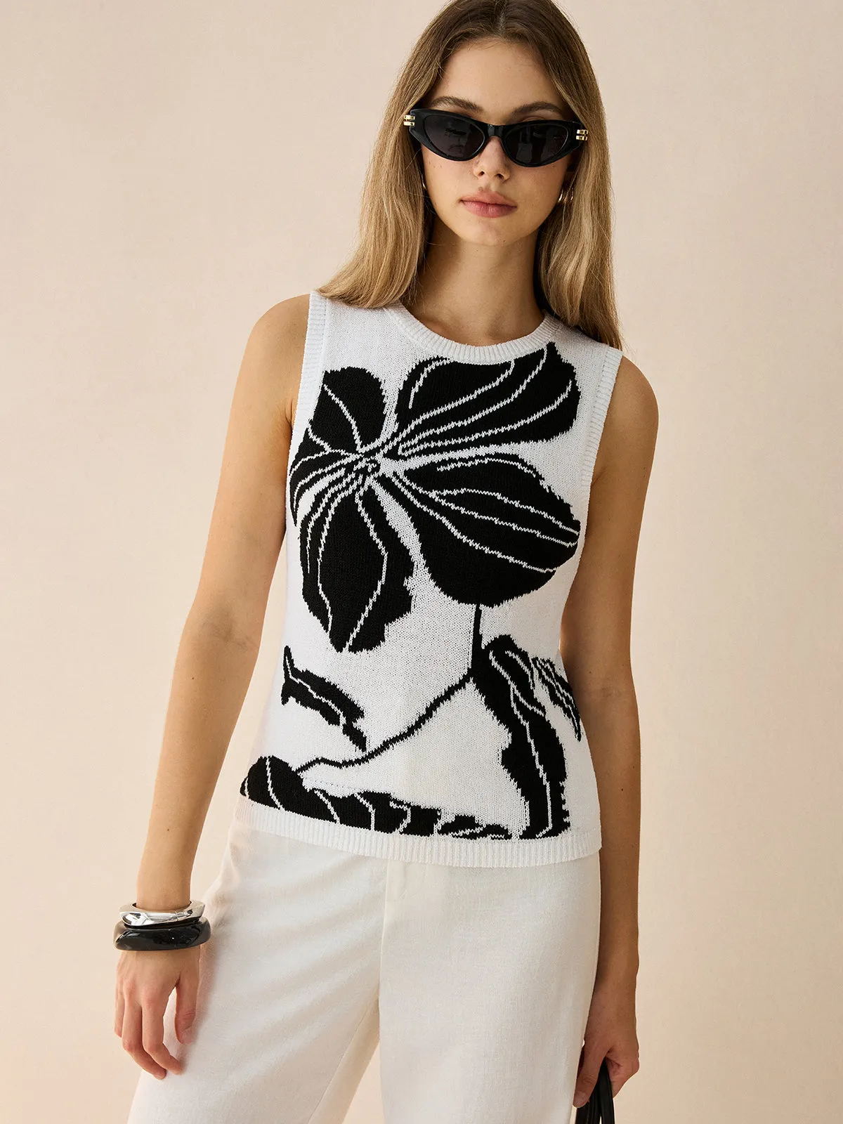 Contrast Floral Knit Vest sold by COMMENSE product image thumbnail 3