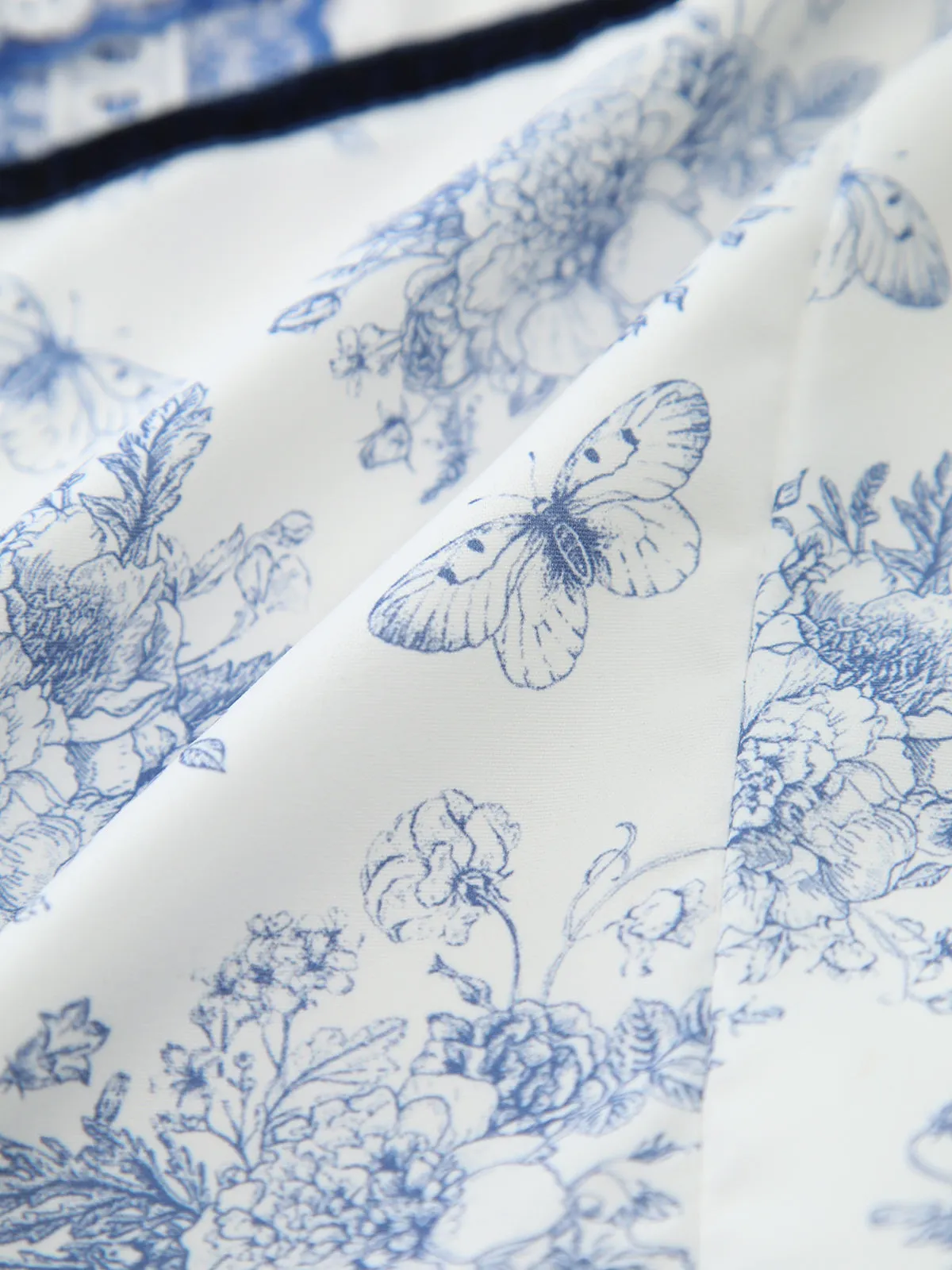 Floral Print Lace Trim Knotted Tube Top sold by COMMENSE product image thumbnail 3