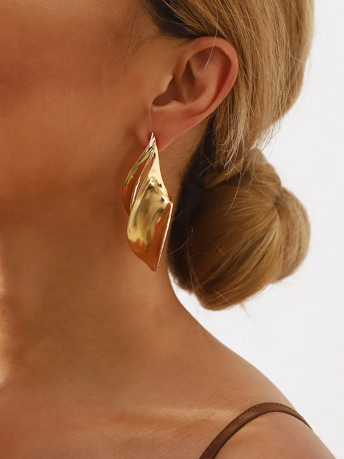 Twisted Leaf-Shaped Drop Earrings sold by COMMENSE product image thumbnail 3