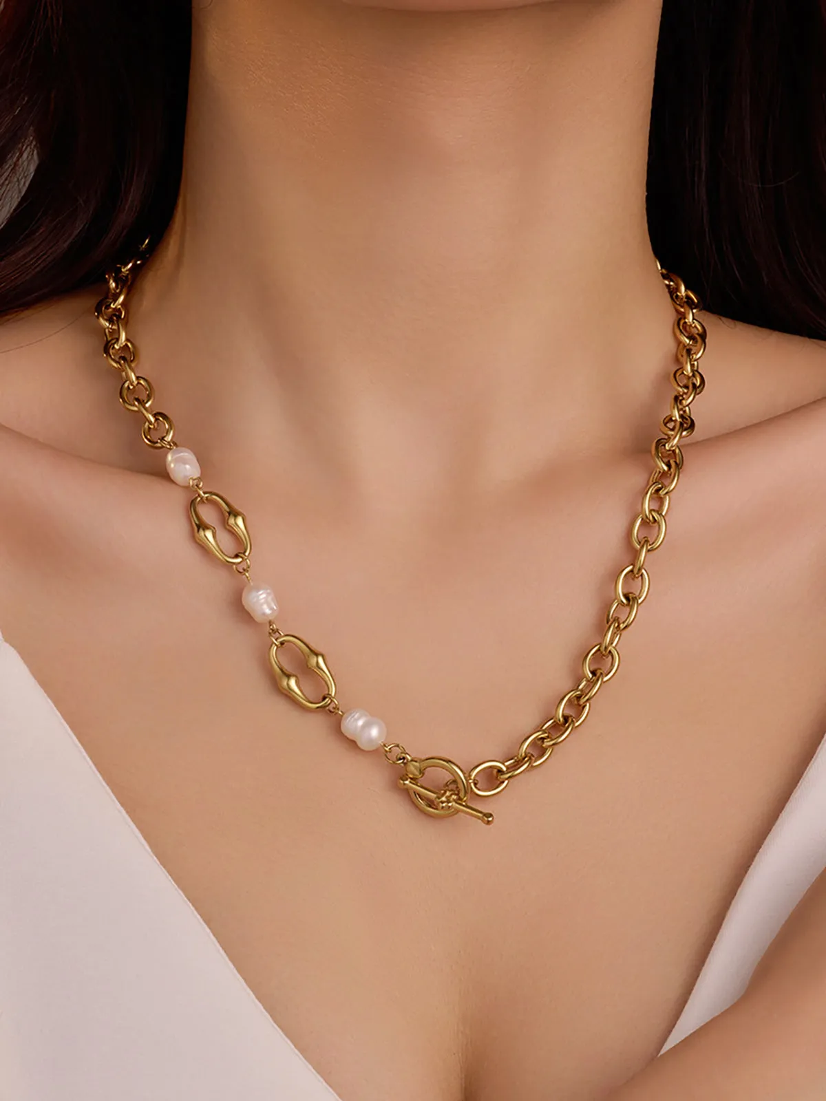 Golden Chain Pearl Necklace sold by COMMENSE product image thumbnail 2