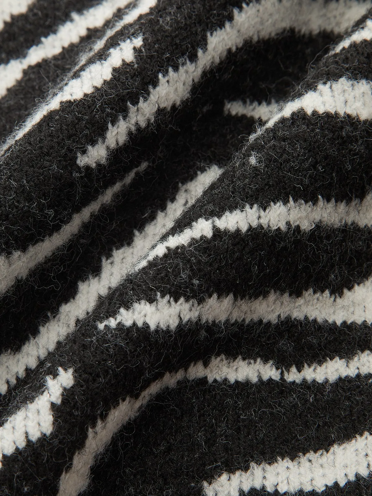 Metal Button Zebra-Striped Knit Vest sold by COMMENSE product image thumbnail 4