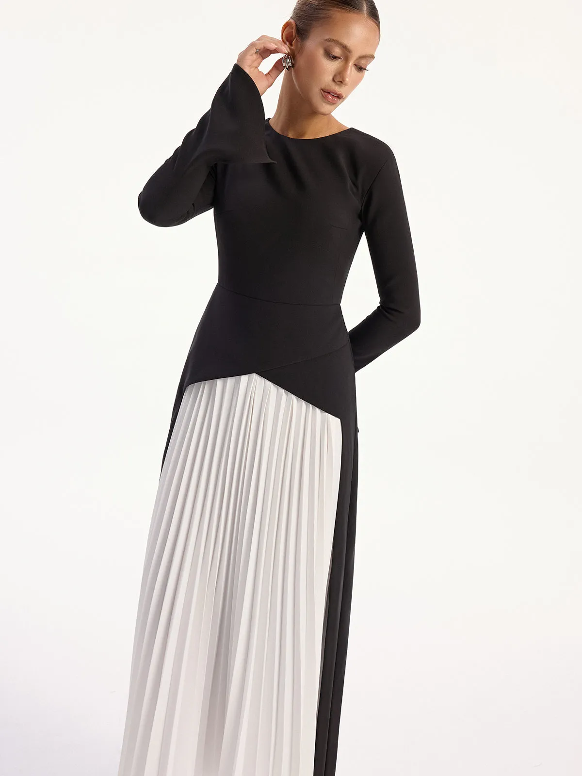 Two-Tone Long Sleeve Pleated Midi Dress sold by COMMENSE product image thumbnail 4