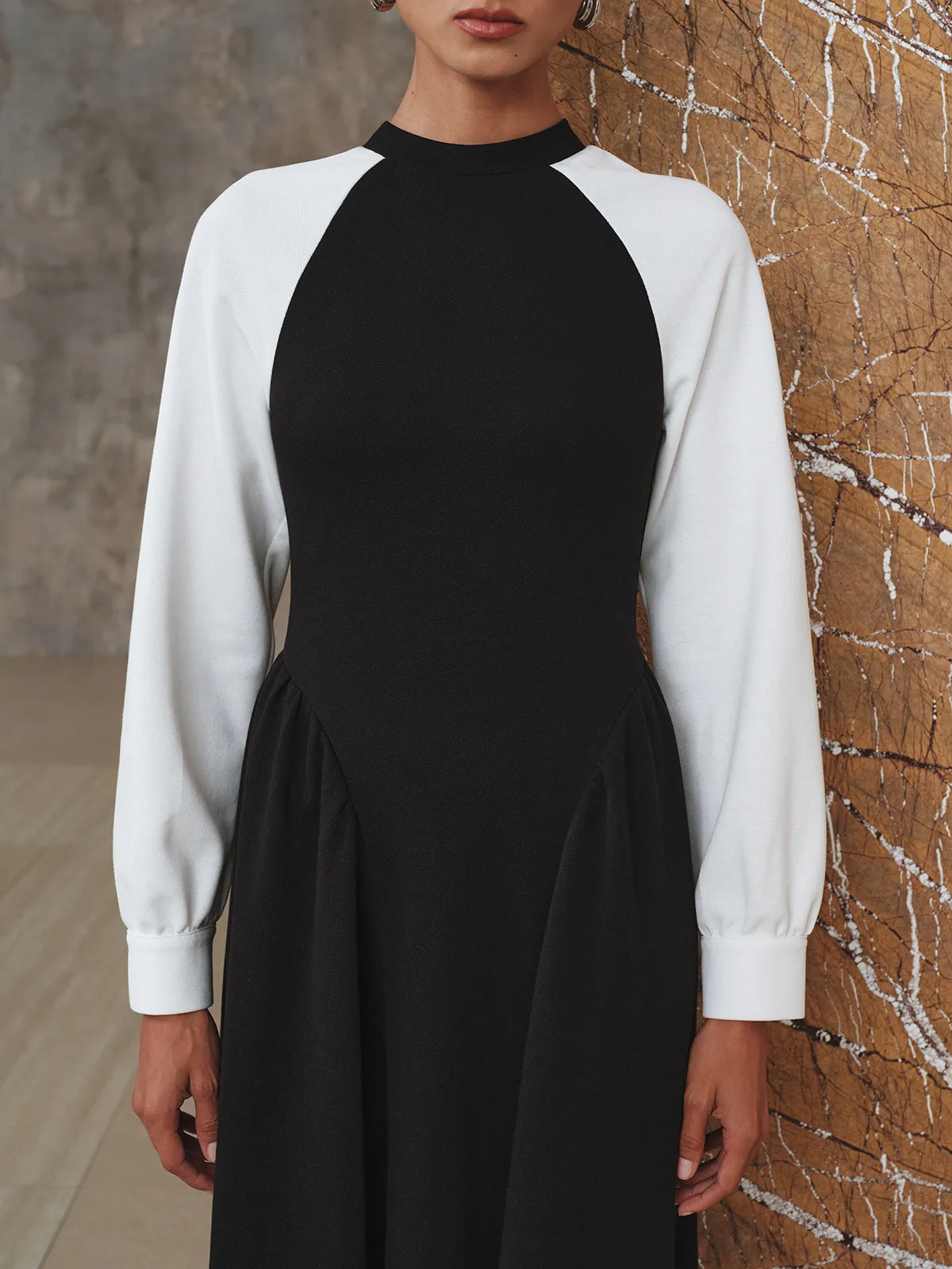 Contrast-Sleeve Pleated Midi Dress sold by COMMENSE product image thumbnail 5