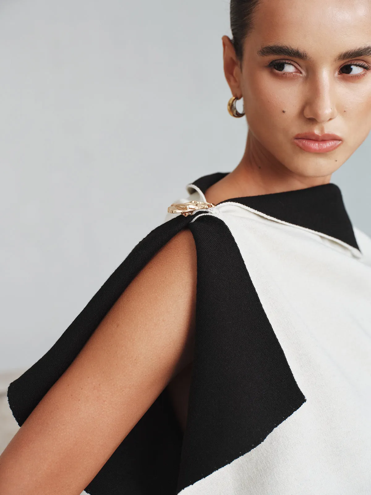 Asymmetric Color-Block Knit Top sold by COMMENSE product image thumbnail 4