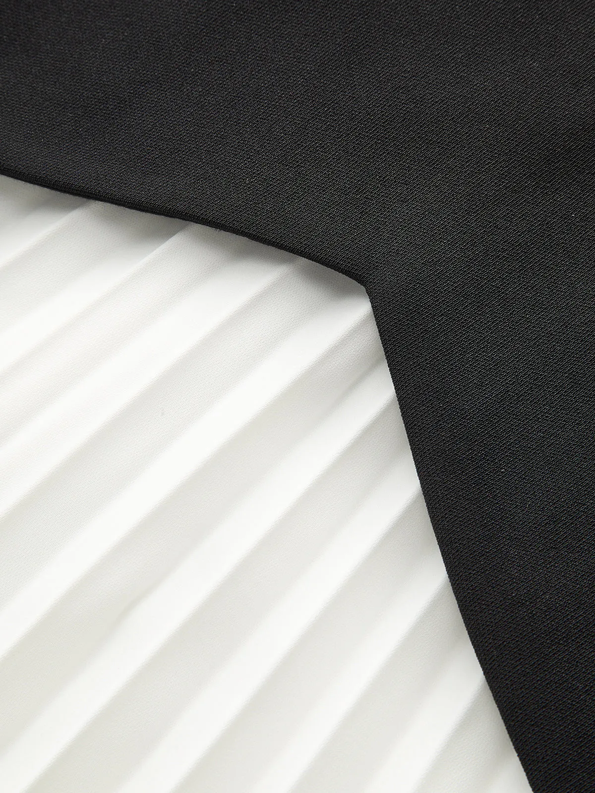 Long Sleeve Color-Block Pleated Dress sold by COMMENSE product image thumbnail 4