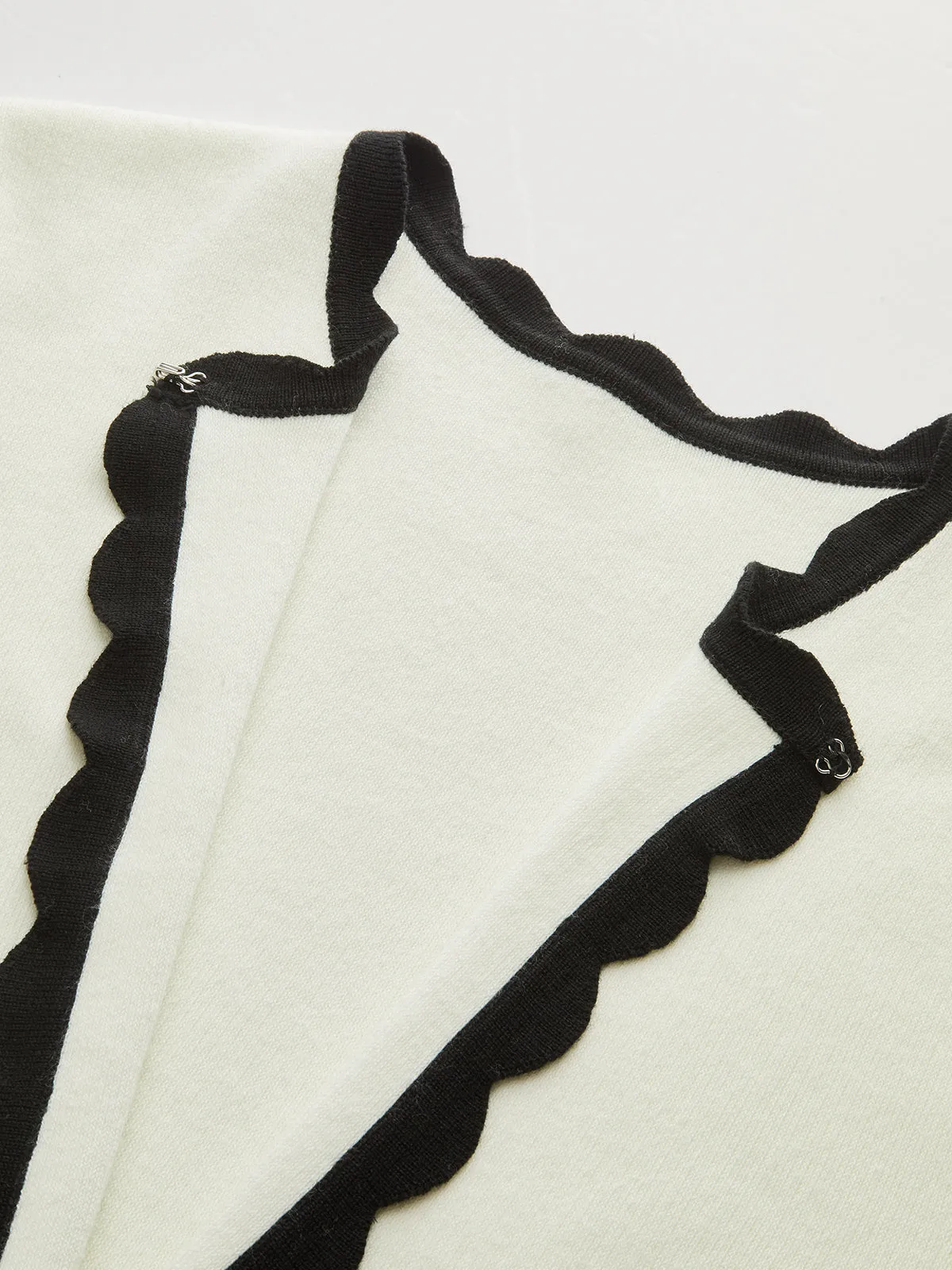 Contrast Scallop Trim Knit Cardigan sold by COMMENSE product image thumbnail 4