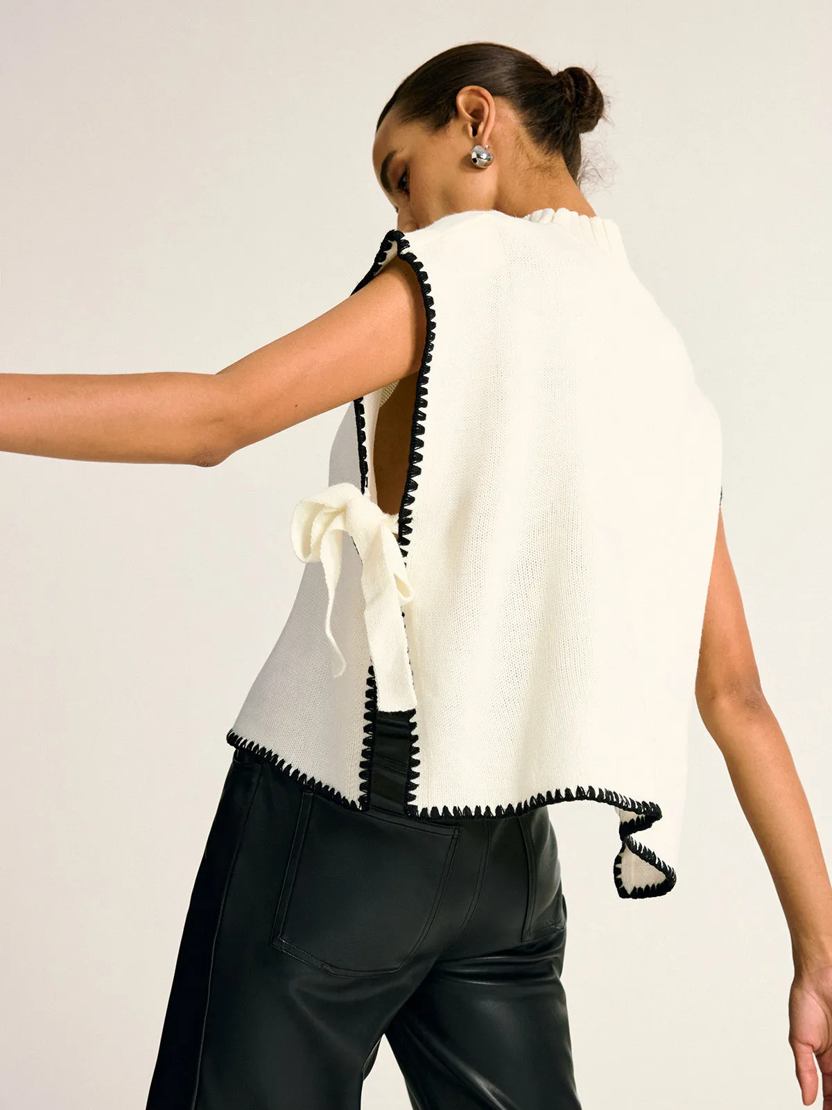 Contrast Trim Side Bow Mock Neck Sweater Vest sold by COMMENSE product image thumbnail 4