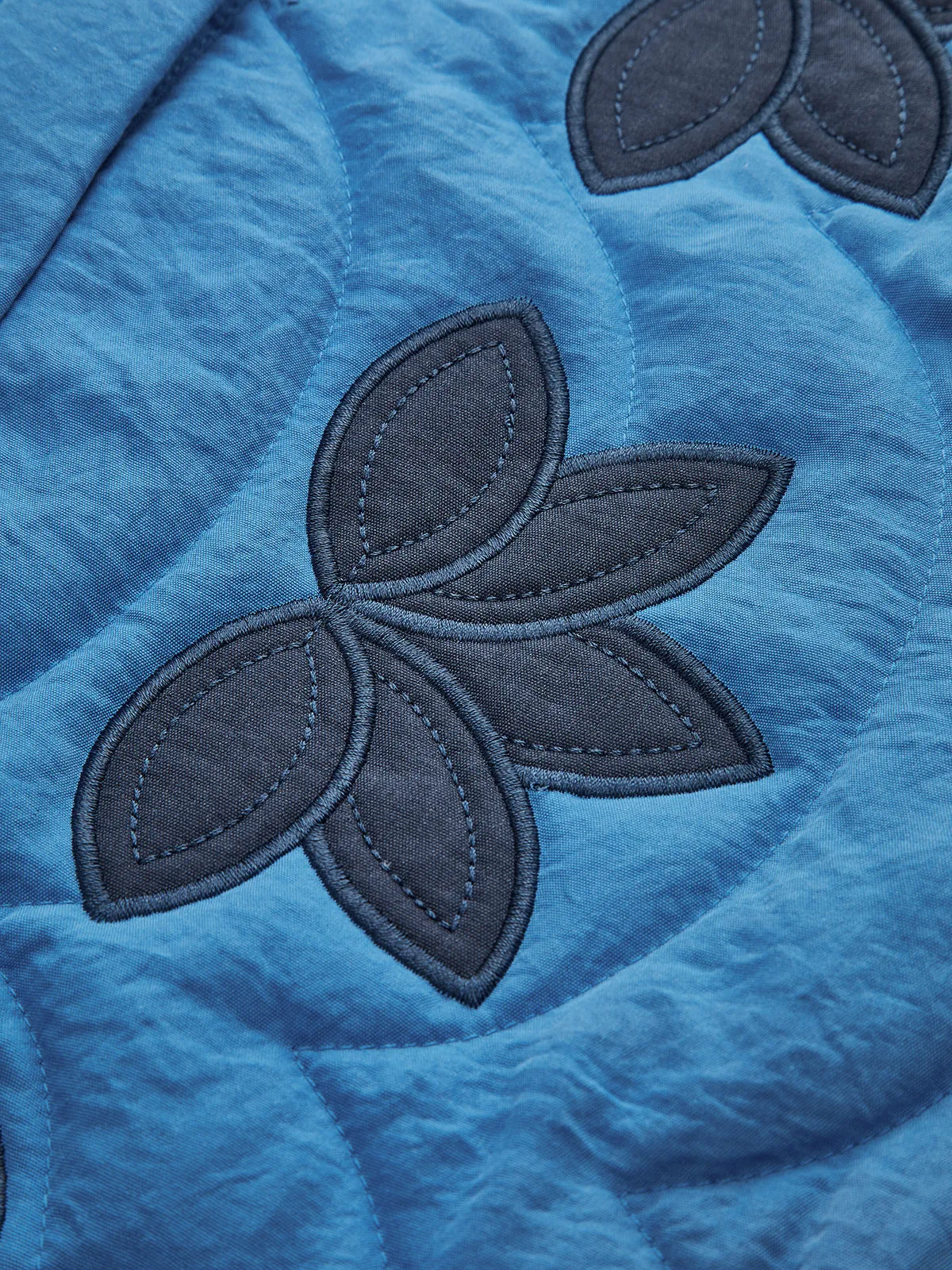 Contrast Floral Jacquard Quilted Winter Coat sold by COMMENSE product image thumbnail 3