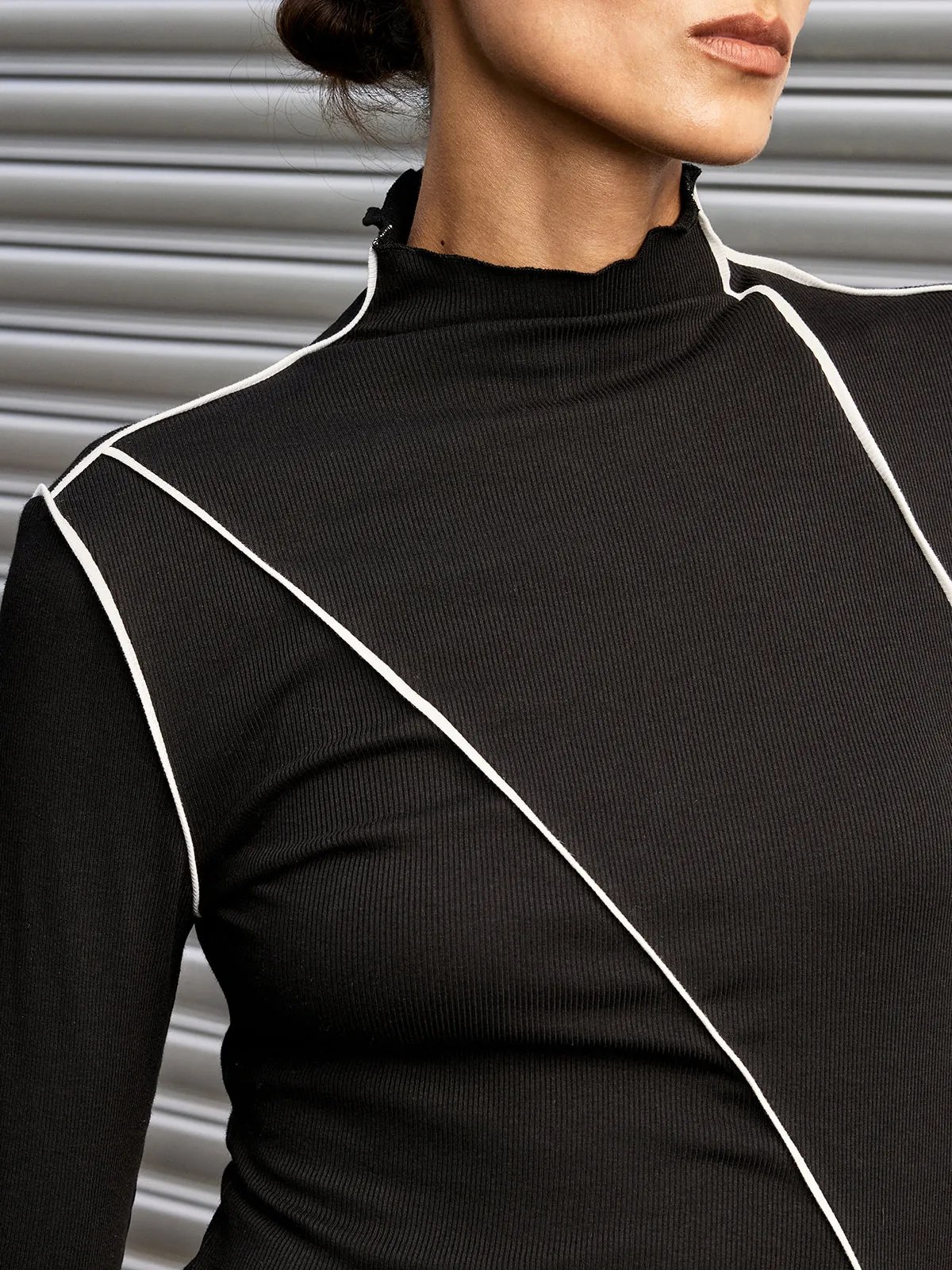 Contrast Asymmetric Piping Mock-Neck T-Shirt sold by COMMENSE product image thumbnail 3