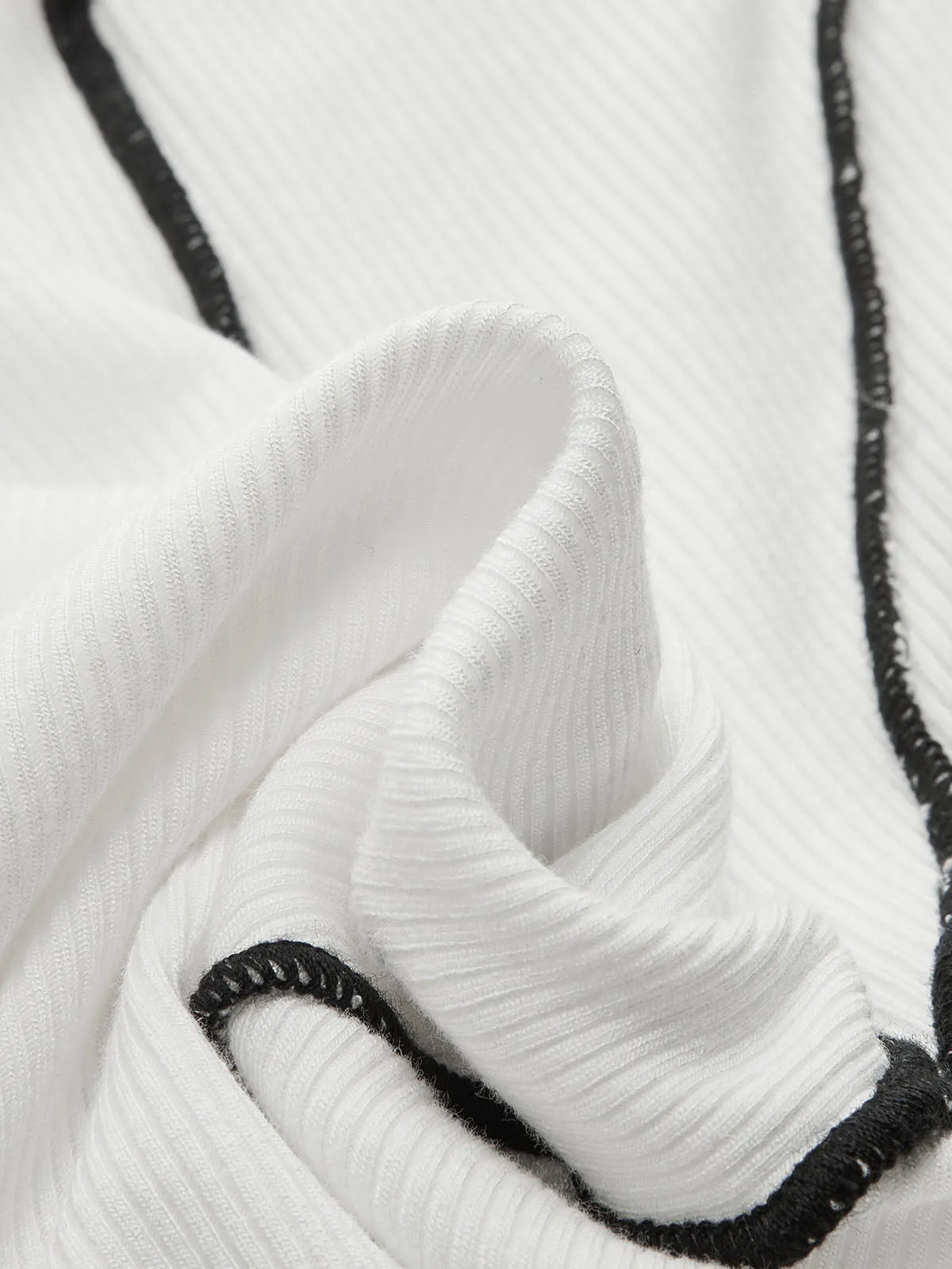 Contrast Stitch Round Neck Long-sleeve Top sold by COMMENSE product image thumbnail 4