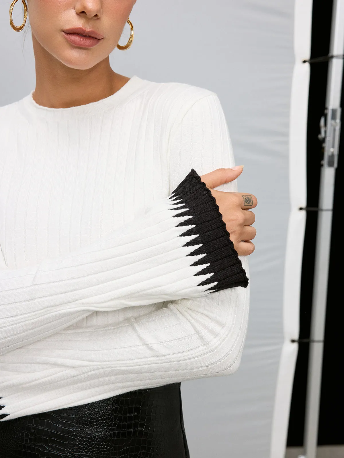 Contrast Cuff Crew Neck Knit Sweater sold by COMMENSE product image thumbnail 2