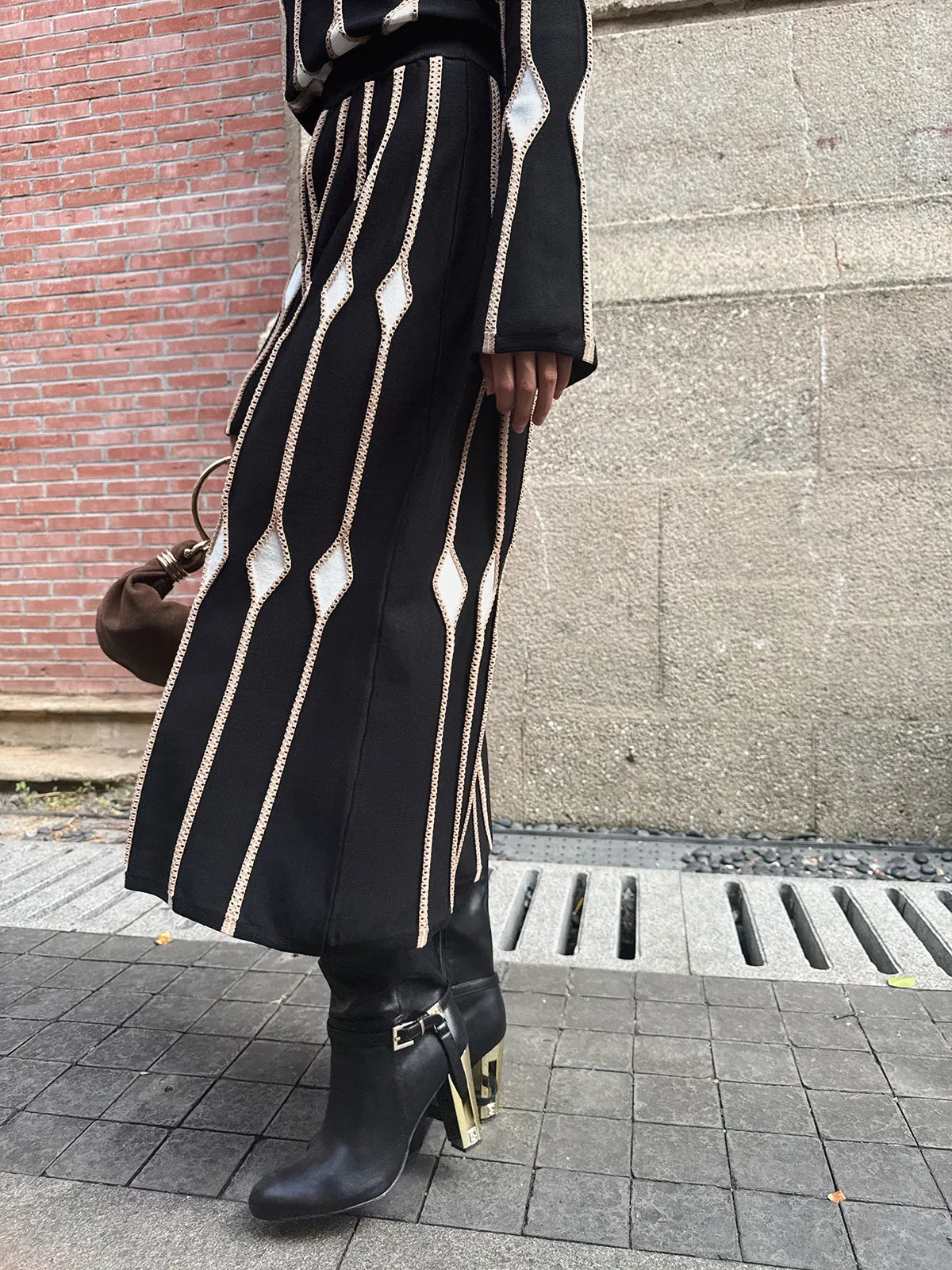 Geometric Pattern Knitted Maxi Skirt sold by COMMENSE product image thumbnail 4