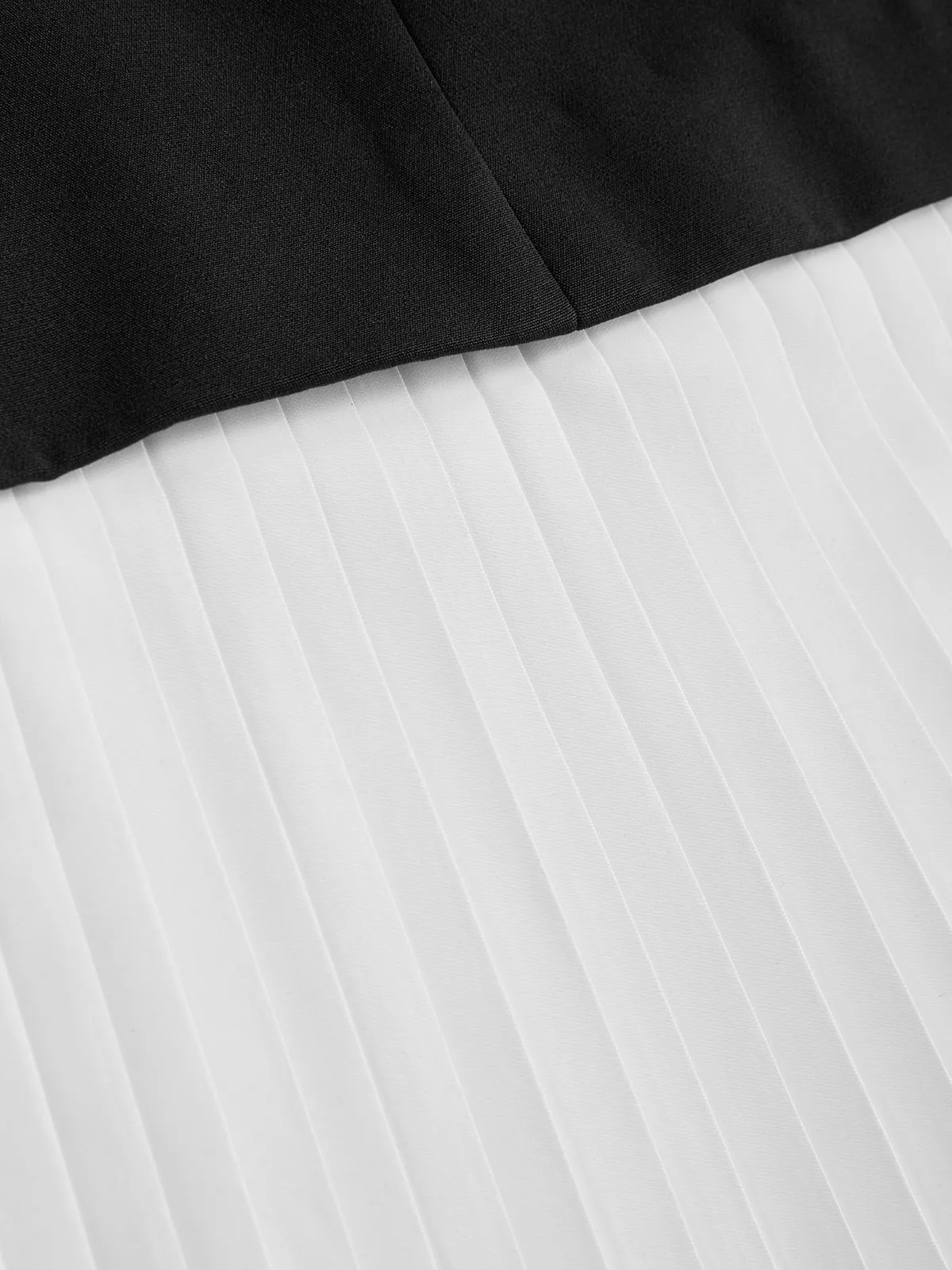 Metal-Buckle Cutout Contrast-Pleat Dress sold by COMMENSE product image thumbnail 4