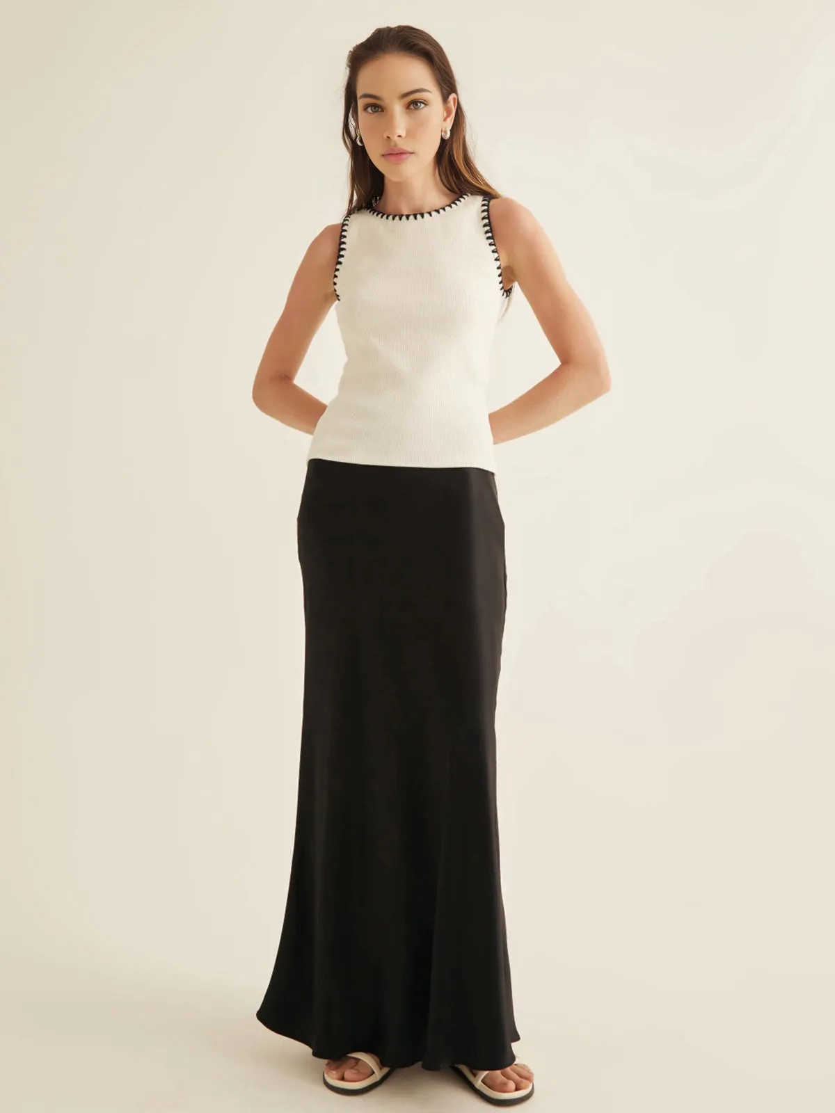 Minimalism Contrast Trim Sweater Vest sold by COMMENSE product image thumbnail 3