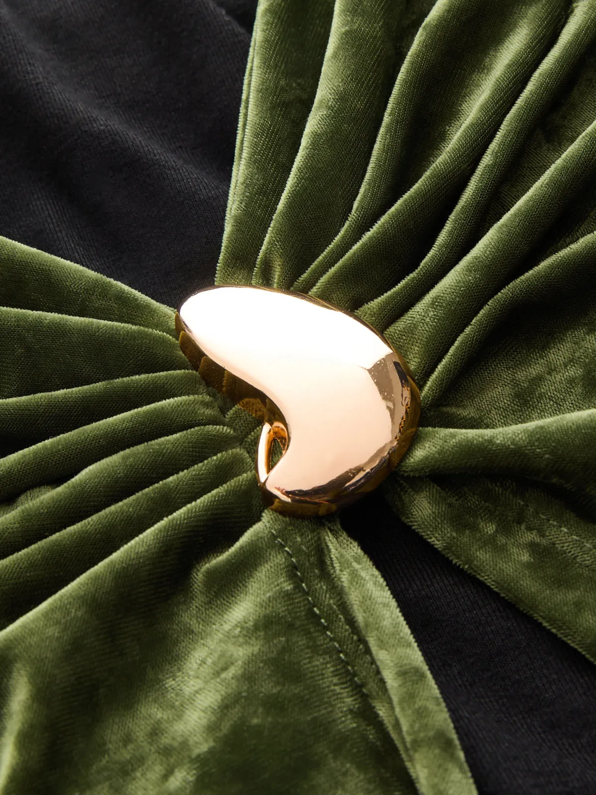 Metal Detail Color-Block Velvet Panel Dress sold by COMMENSE product image thumbnail 4