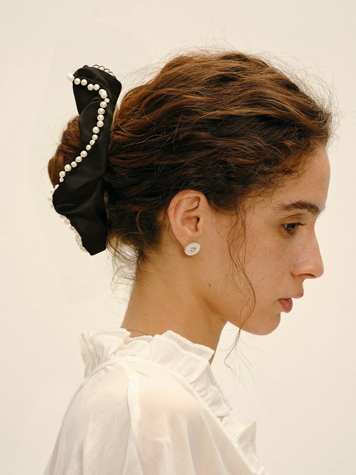 Pearl Trim Satin Scrunchie sold by COMMENSE product image thumbnail 3