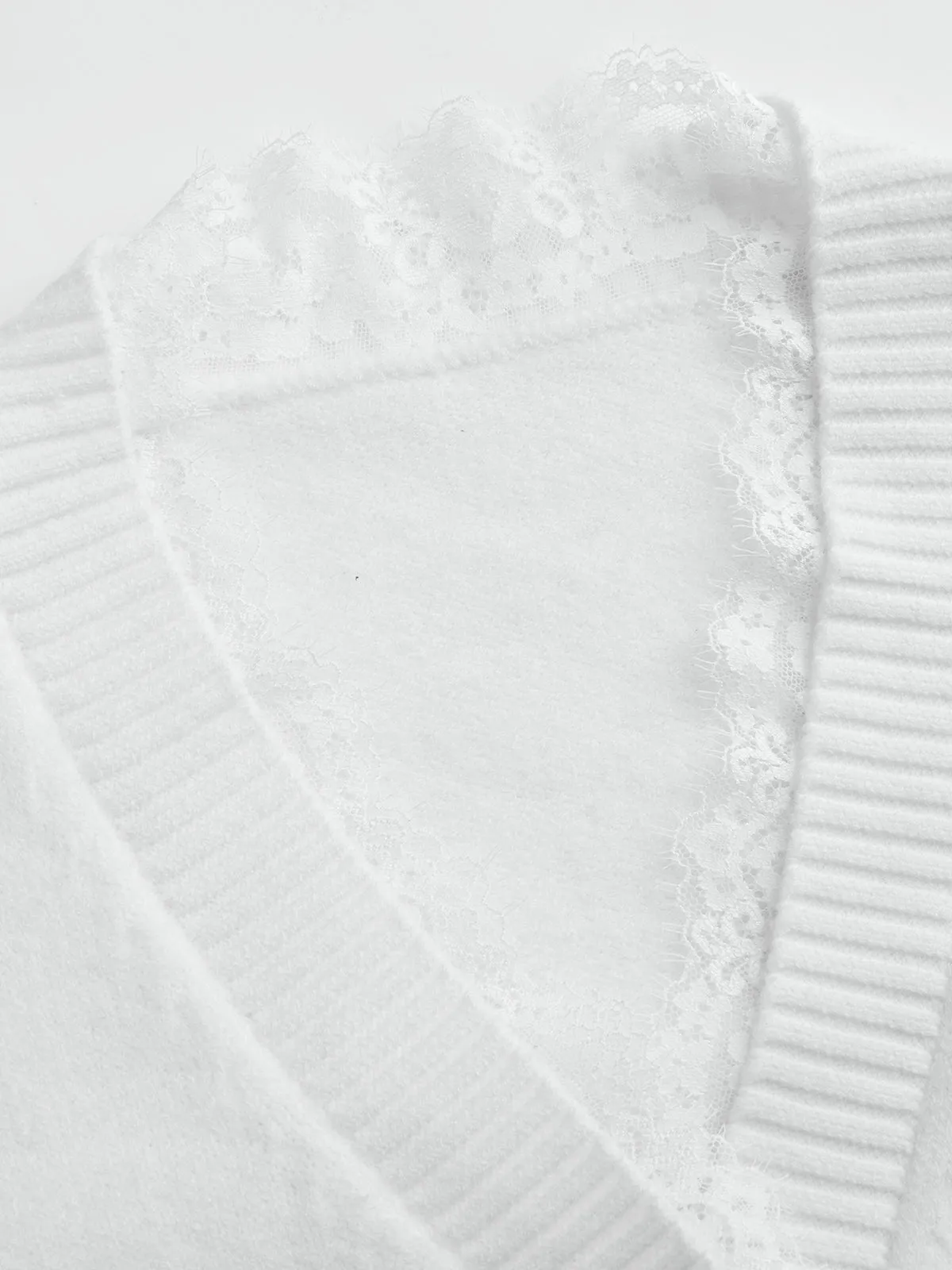 Lace Trim Buttoned Cropped Knit Cardigan sold by COMMENSE product image thumbnail 4