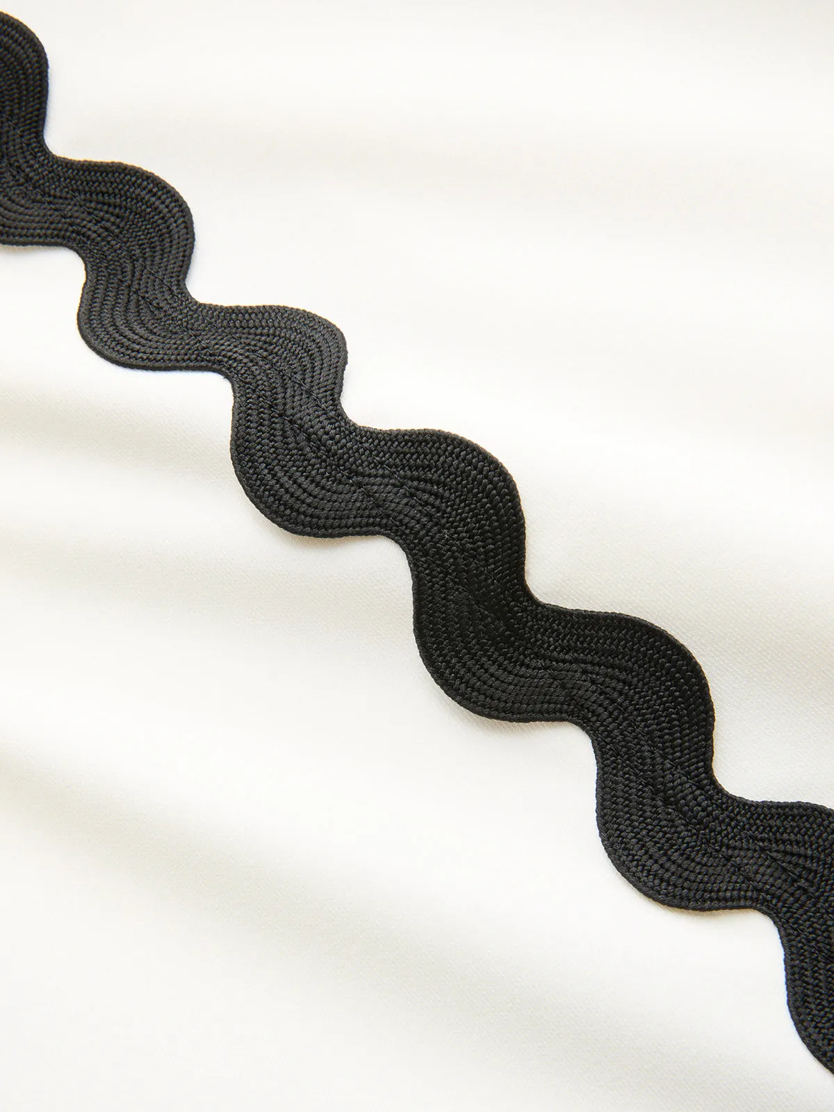 Contrast Scalloped Trim Sleeveless Midi Dress sold by COMMENSE product image thumbnail 4