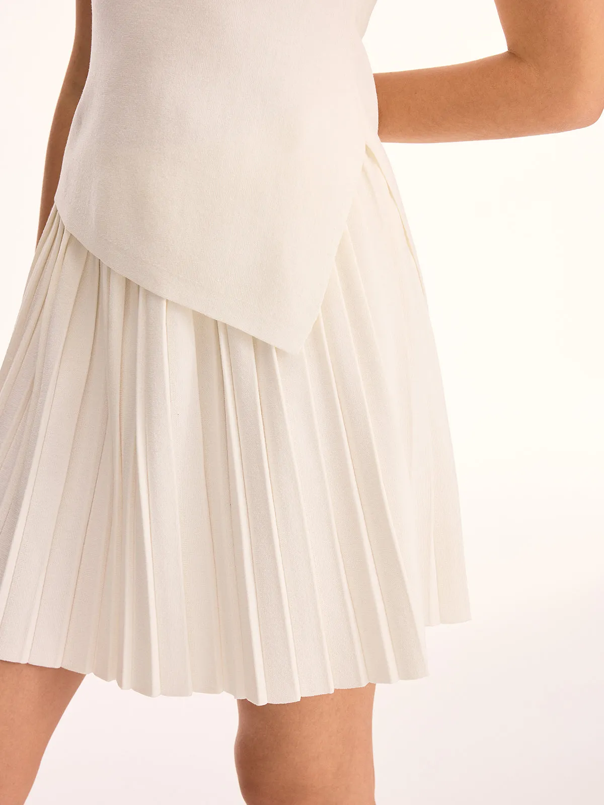 Sleeveless Knit Top & Pleated Mini Skirt Set sold by COMMENSE product image thumbnail 4