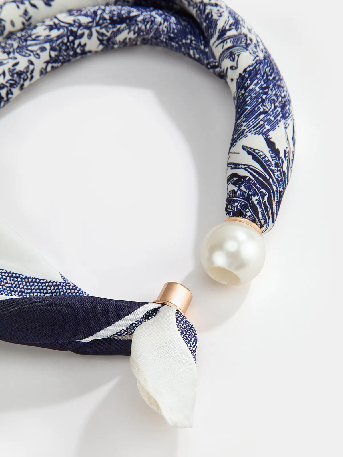 Pearl Buckle Closure Printed Scarf sold by COMMENSE product image thumbnail 2