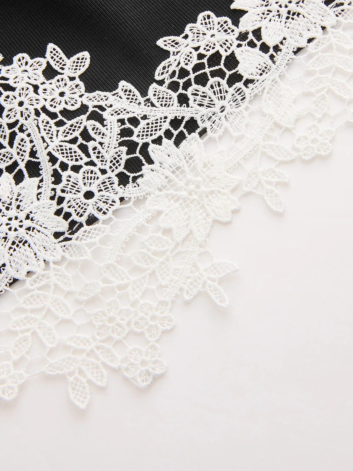 V-Neck Sleeveless Lace Trim Blouse sold by COMMENSE product image thumbnail 4