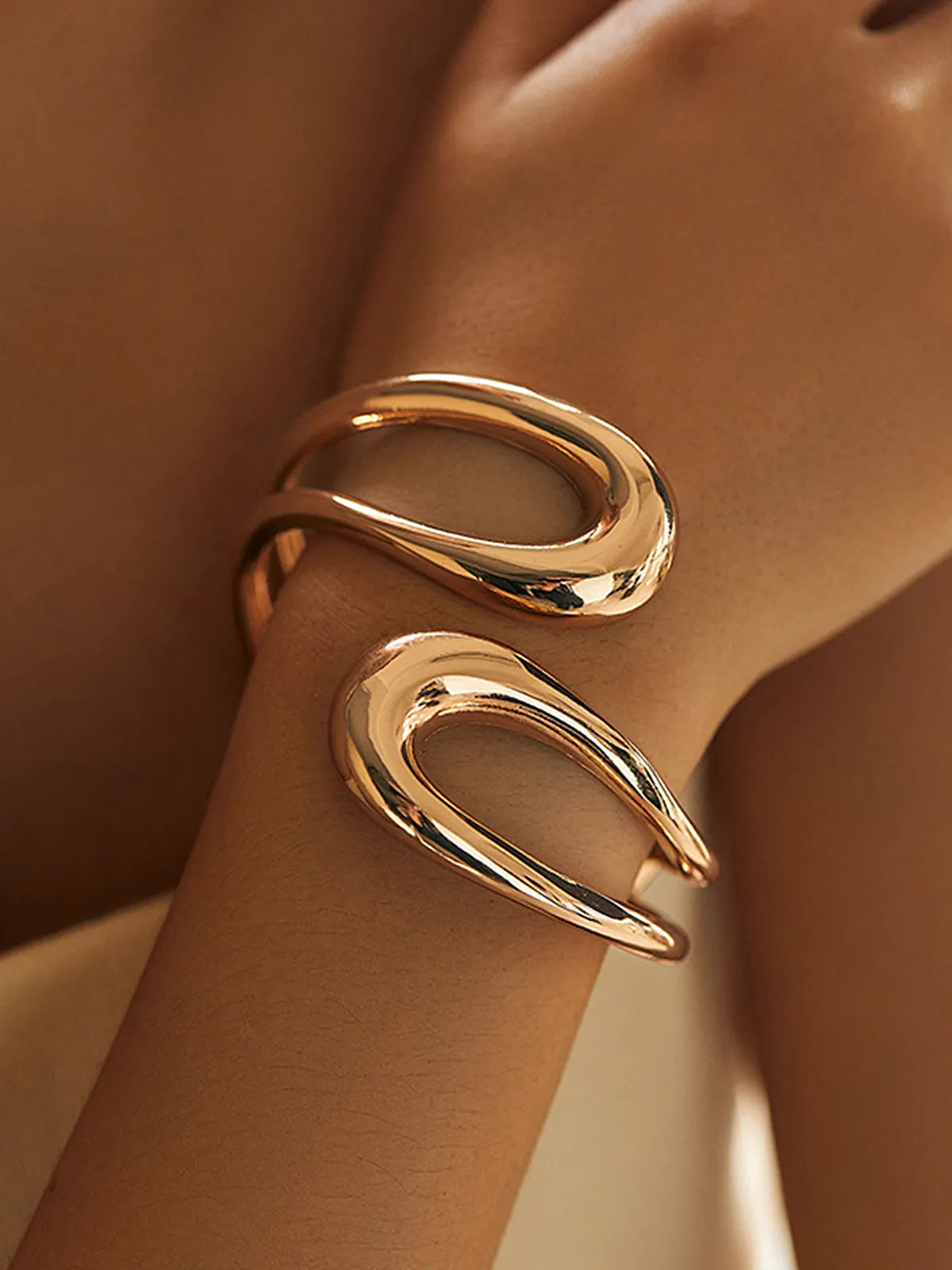 Double Loop Curved Open Cuff Bracelet sold by COMMENSE product image thumbnail 4