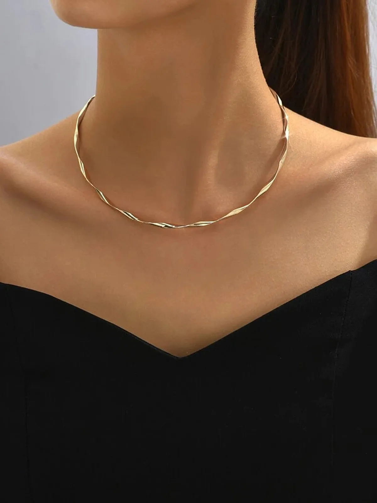 Twisted Minimalist Choker Necklace sold by COMMENSE product image thumbnail 3
