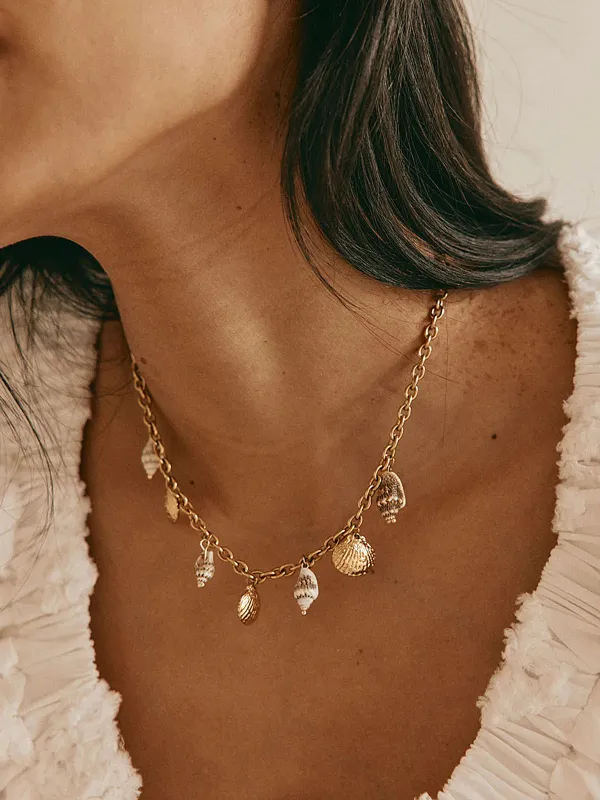 Seashell Charm Pendant Necklace made by COMMENSE