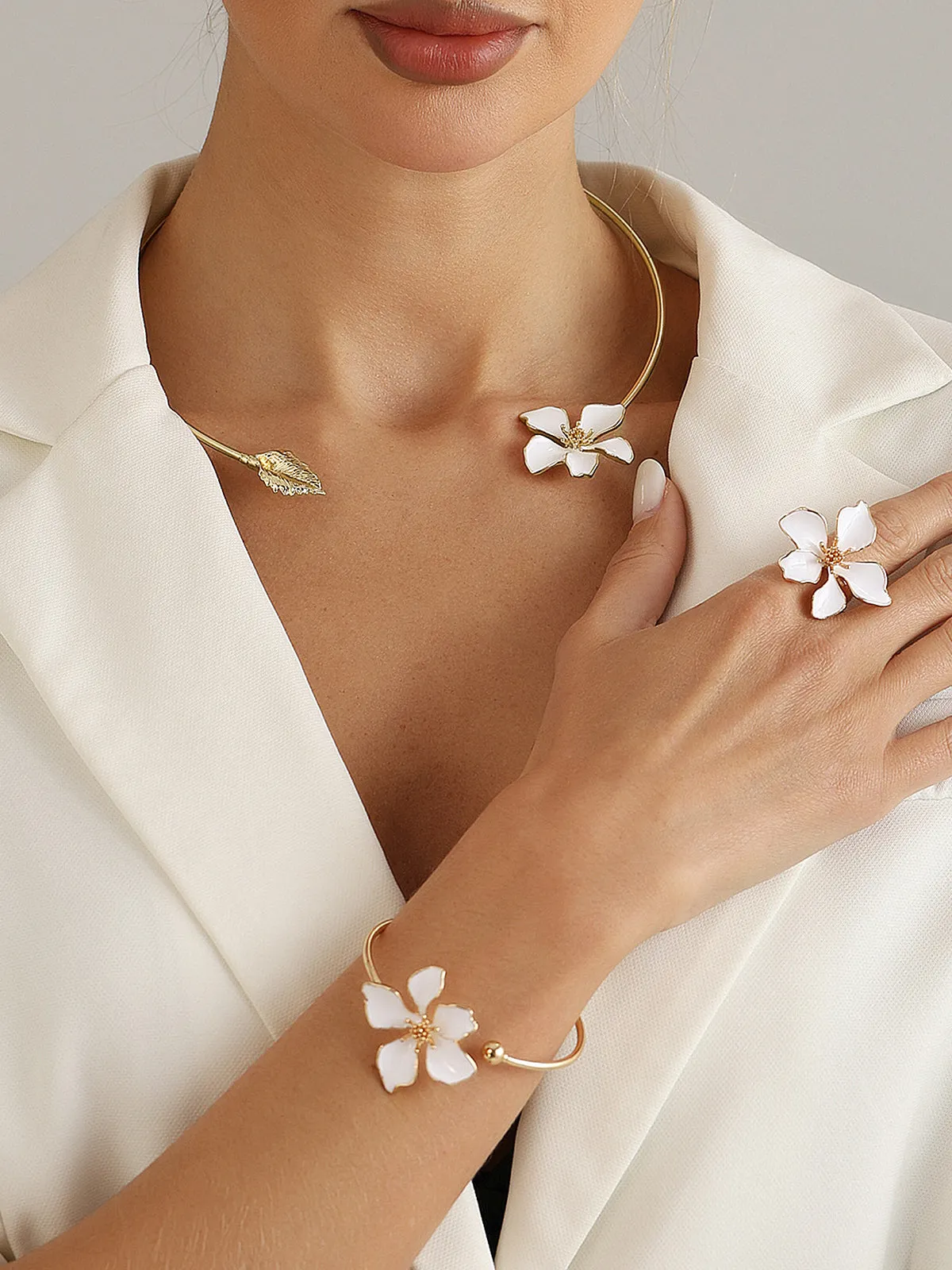 Enamel Flower Leaf Open Choker Necklace sold by COMMENSE product image thumbnail 3