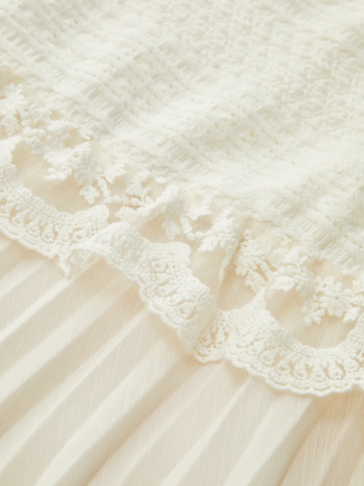 Lace Trim Textured Bodice Pleated Dress sold by COMMENSE product image thumbnail 5