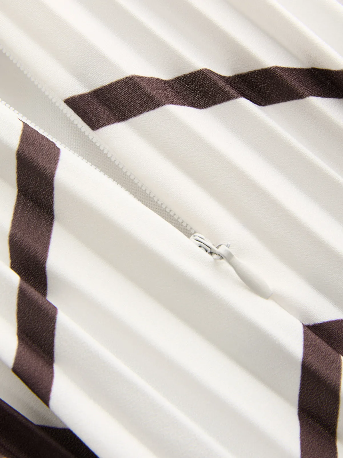 Diagonal Striped Pleated Midi Skirt sold by COMMENSE product image thumbnail 4