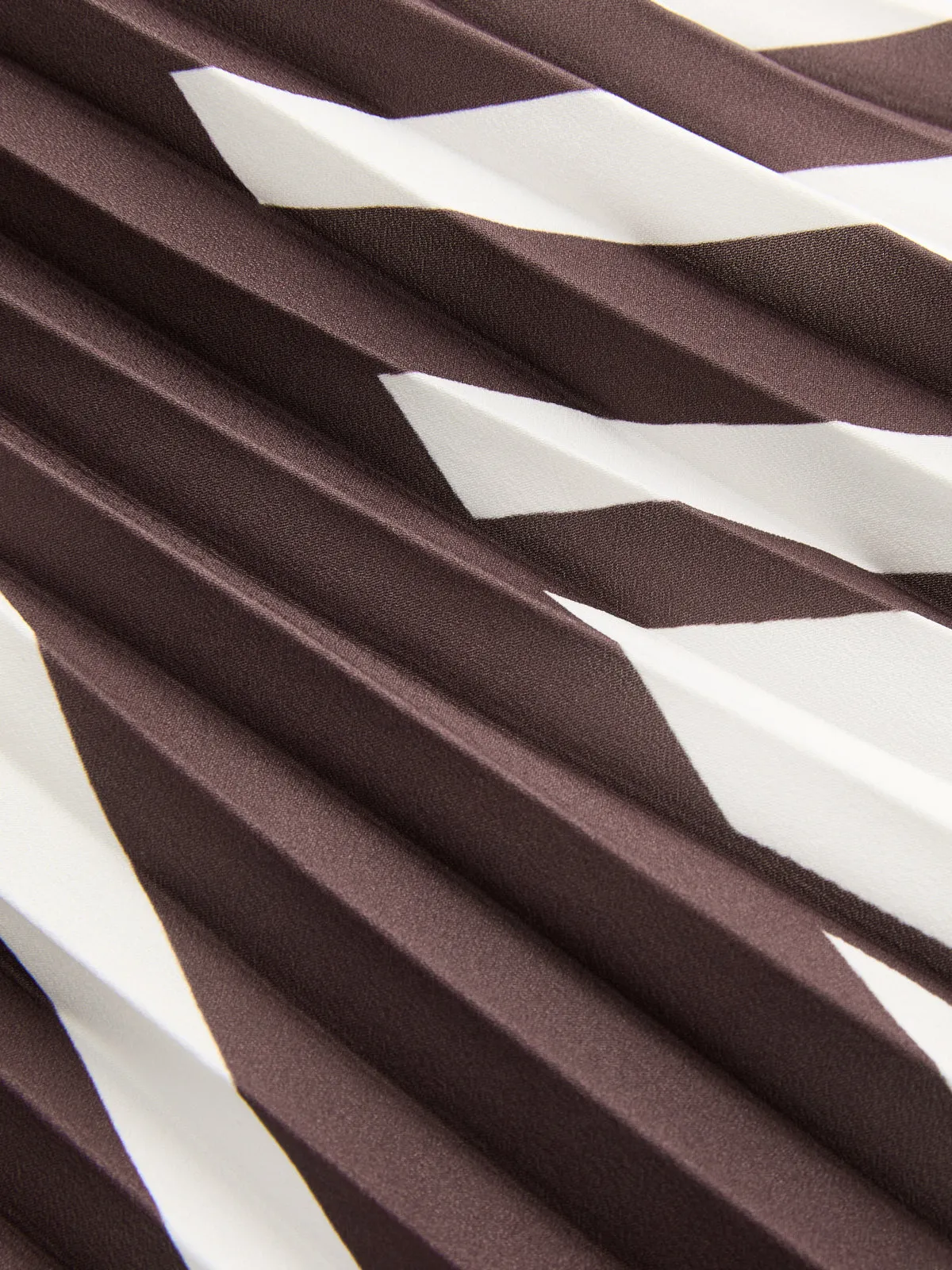 Diagonal Striped Pleated Midi Skirt sold by COMMENSE product image thumbnail 3