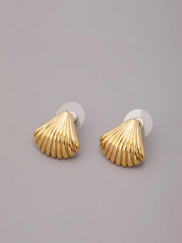 Scallop Shell Stud Earrings made by COMMENSE