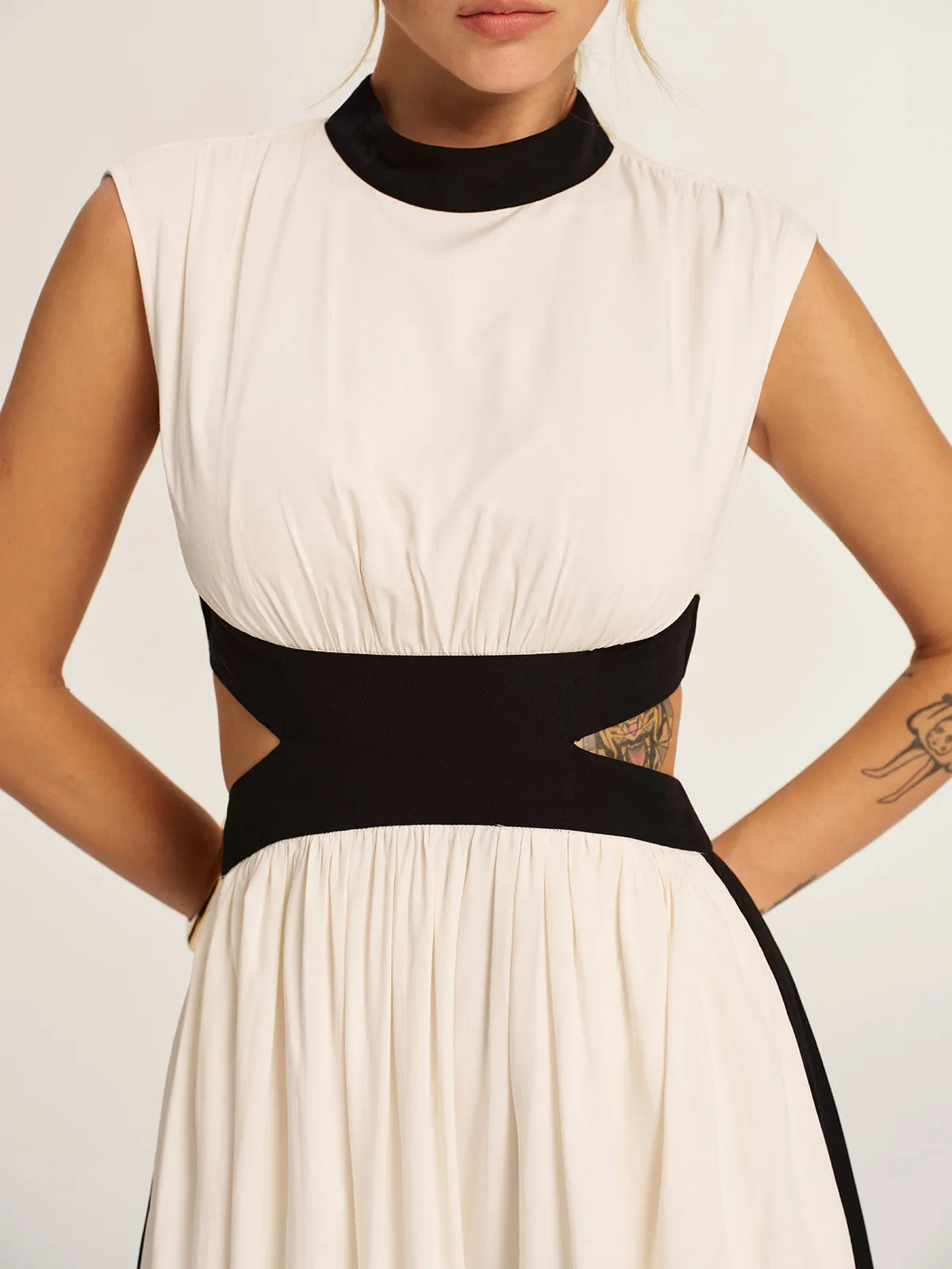 Color Block Cutout Pocketed Maxi Dress sold by COMMENSE product image thumbnail 4