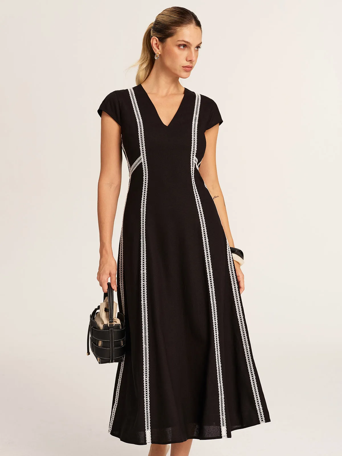 Lace Inset V-Neck Cotton Linen Midi Dress sold by COMMENSE product image thumbnail 3