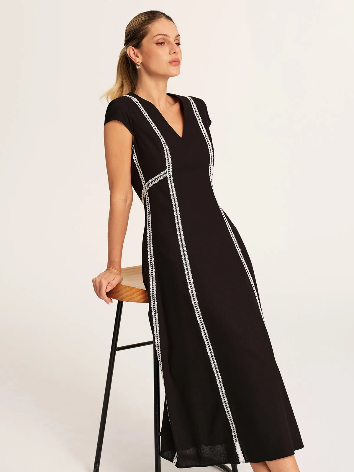 Lace Inset V-Neck Cotton Linen Midi Dress sold by COMMENSE product image thumbnail 4