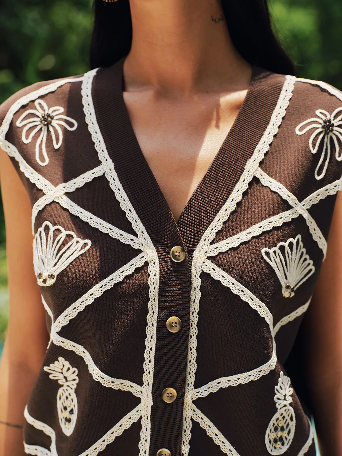 Motif Applique Lace Edge Knit Vest sold by COMMENSE product image thumbnail 2