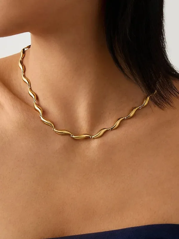 Irregular Wavy Minimalist Necklace made by COMMENSE