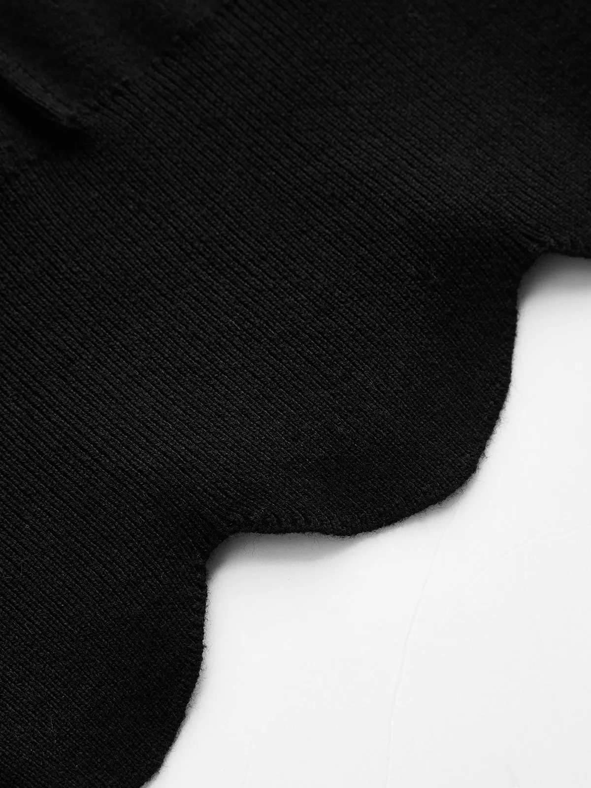 Scalloped Hem V‑Neck Knit Top sold by COMMENSE product image thumbnail 4